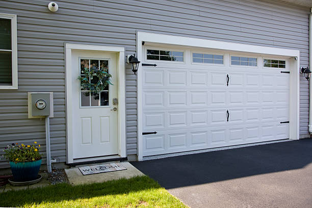 24/7 Emergency Garage Door Panel Replacement experts in Meridian Village, CO